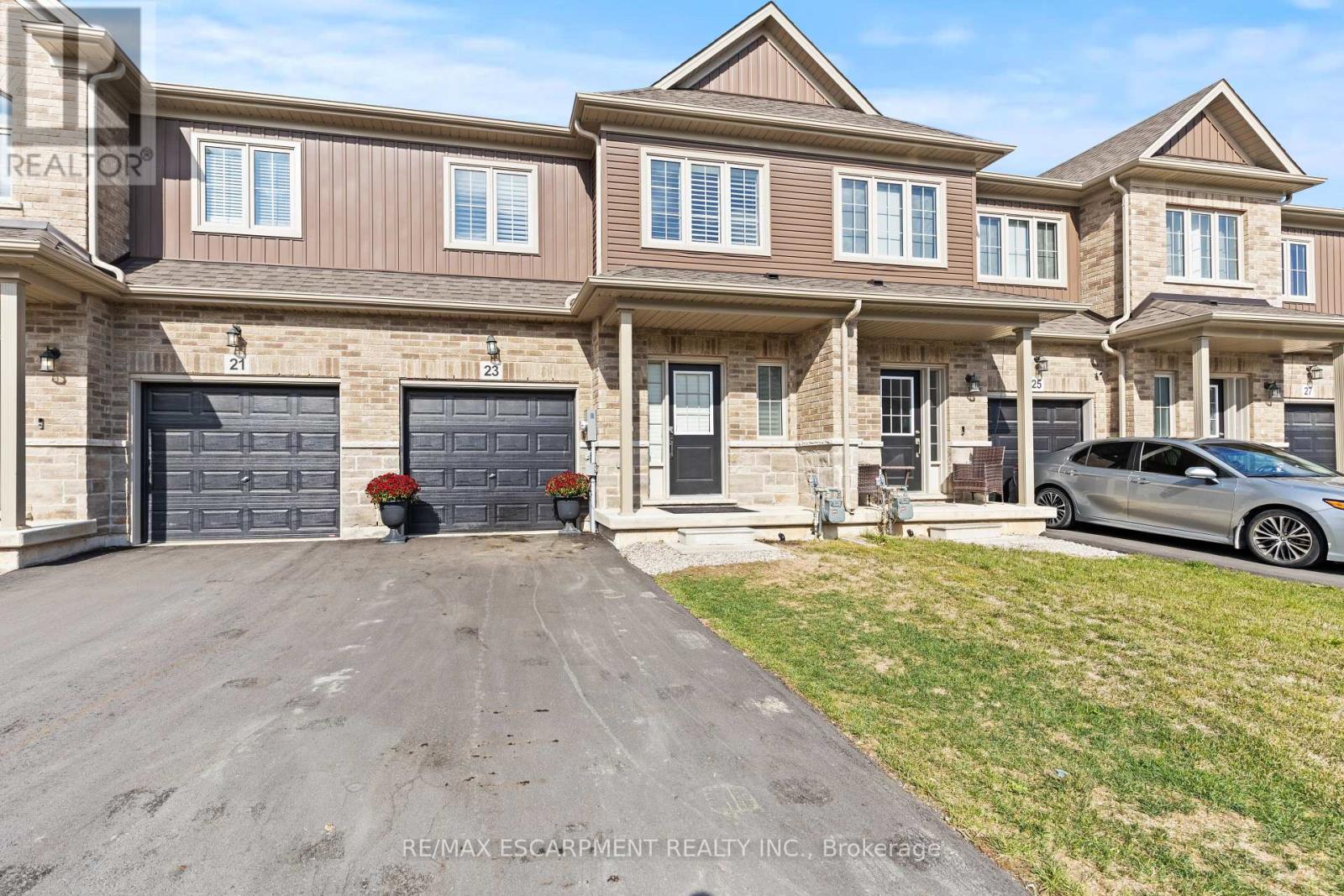23 Zoe Lane, Hamilton, Ontario  L0R 1C0 - Photo 3 - X12465717