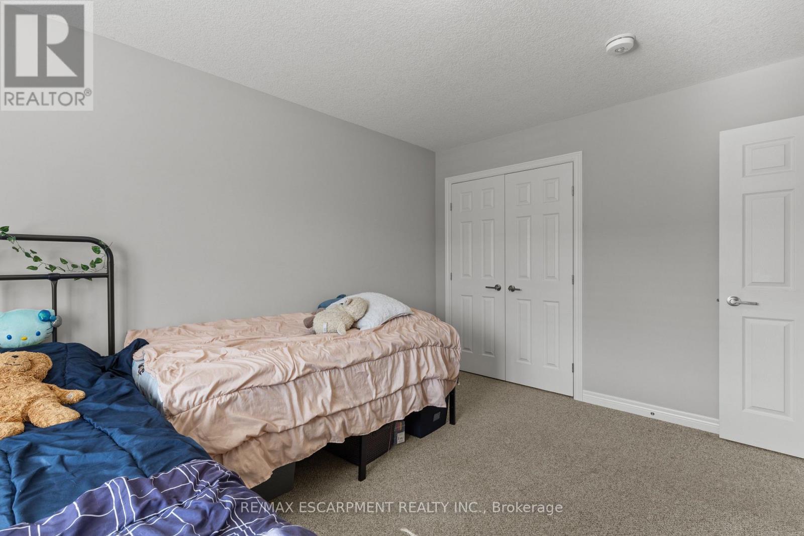 23 Zoe Lane, Hamilton, Ontario  L0R 1C0 - Photo 33 - X12465717
