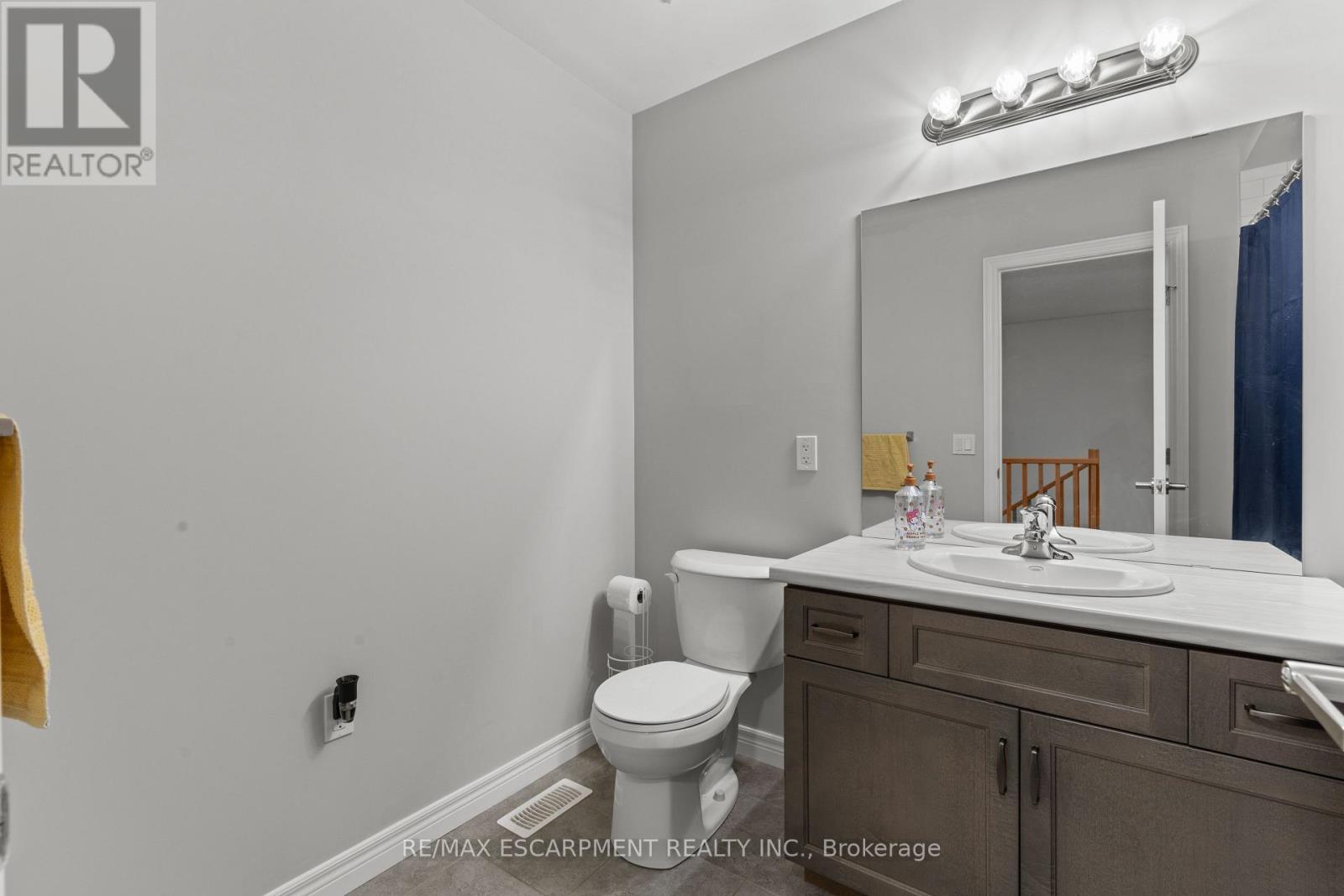 23 Zoe Lane, Hamilton, Ontario  L0R 1C0 - Photo 34 - X12465717