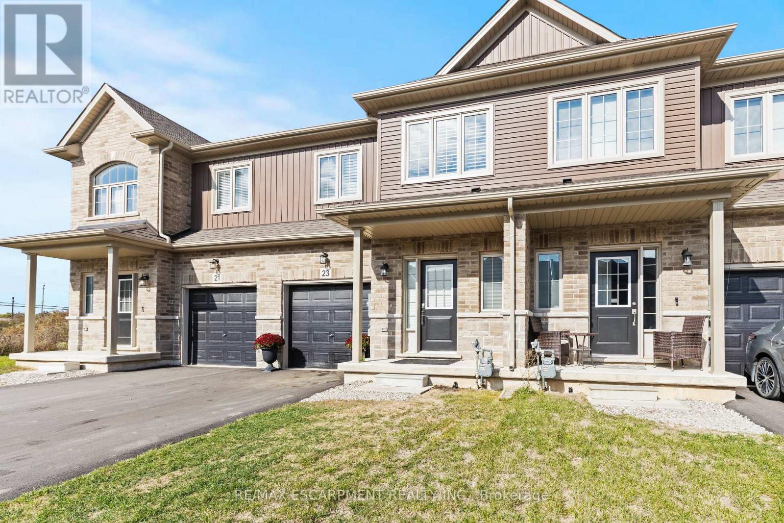 23 Zoe Lane, Hamilton, Ontario  L0R 1C0 - Photo 4 - X12465717