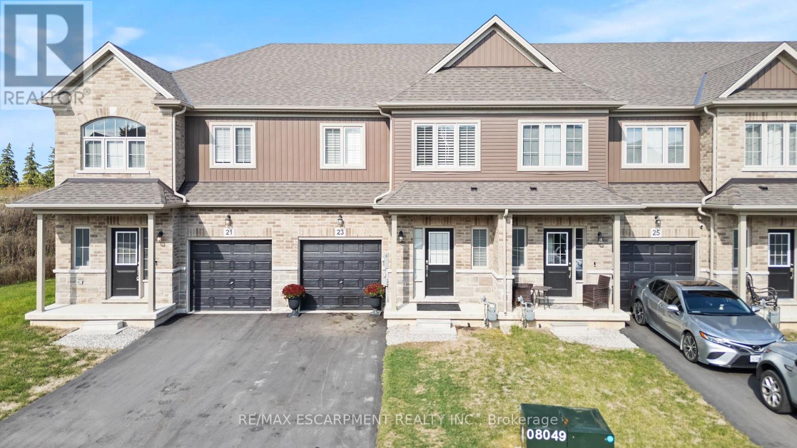 23 Zoe Lane, Hamilton, Ontario  L0R 1C0 - Photo 5 - X12465717