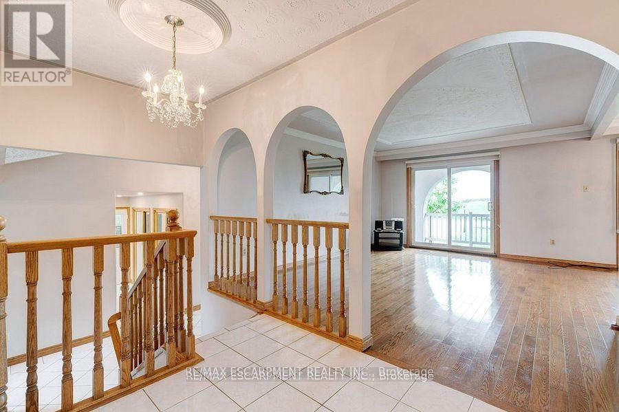 595 Green Mountain Road E, Hamilton, Ontario  L8J 2Z7 - Photo 11 - X12465731