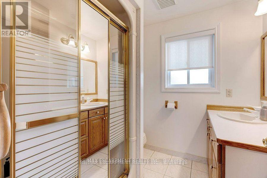 595 Green Mountain Road E, Hamilton, Ontario  L8J 2Z7 - Photo 8 - X12465731