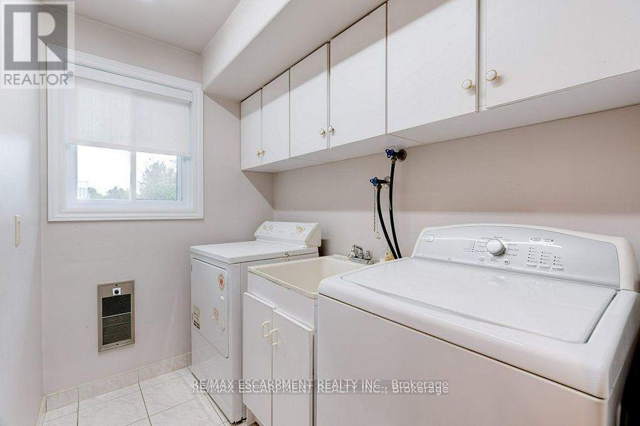 595 Green Mountain Road E, Hamilton, Ontario  L8J 2Z7 - Photo 9 - X12465731