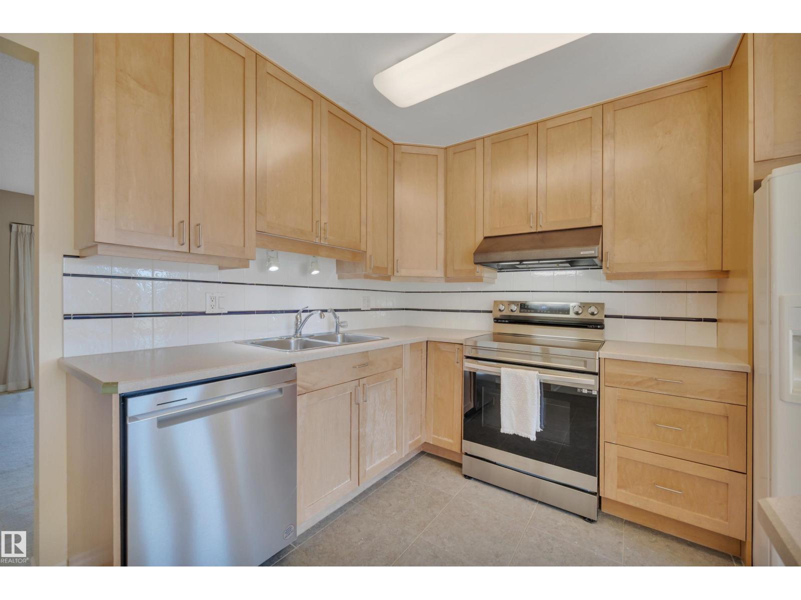 10536 30 Av Nw, Edmonton, Alberta  T6J 2Y2 - Photo 10 - E4462305