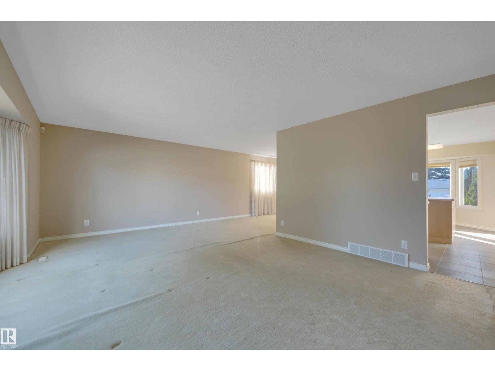 10536 30 Av Nw, Edmonton, Alberta  T6J 2Y2 - Photo 5 - E4462305