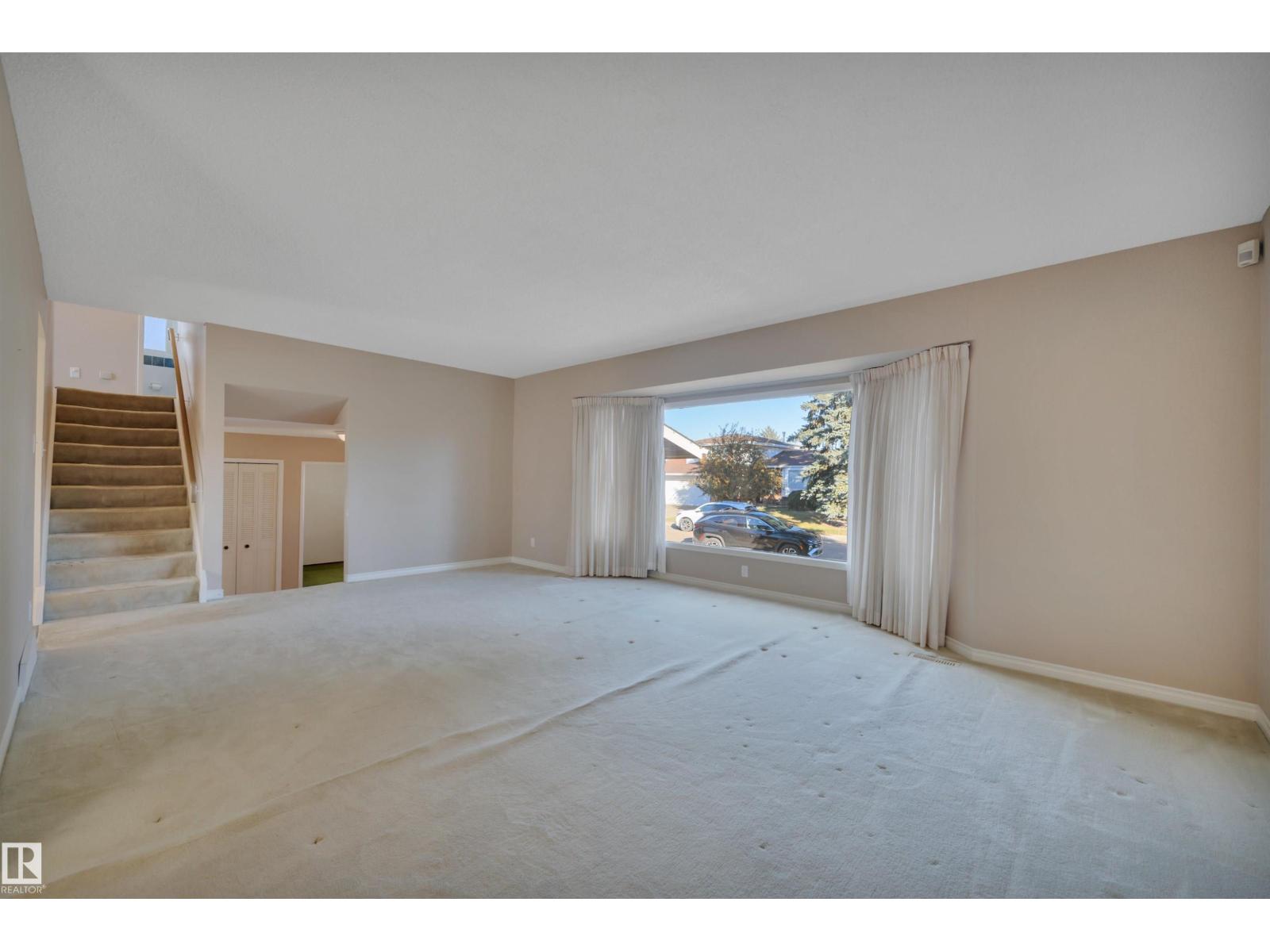 10536 30 Av Nw, Edmonton, Alberta  T6J 2Y2 - Photo 6 - E4462305