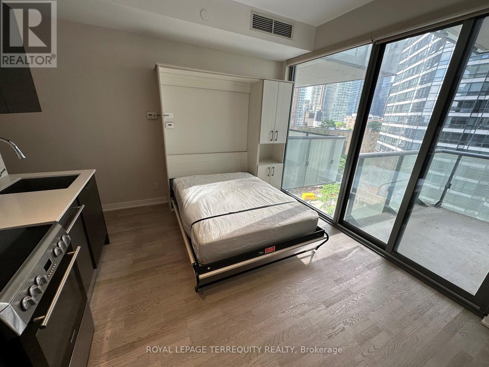 904 - 57 St Joseph Street, Toronto, Ontario  M5S 0C5 - Photo 1 - C12465772