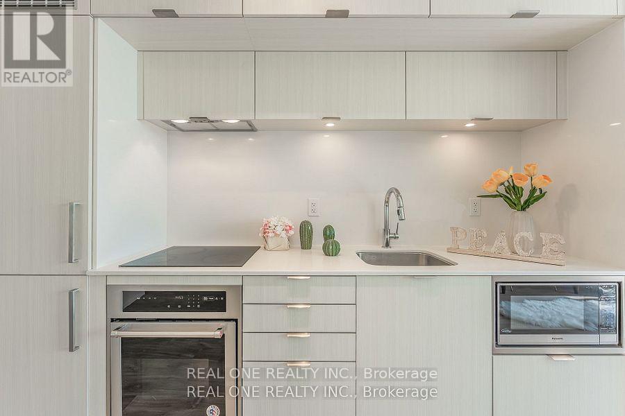 303 - 80 Vanauley Street, Toronto, Ontario  M5T 0C9 - Photo 7 - C12465784