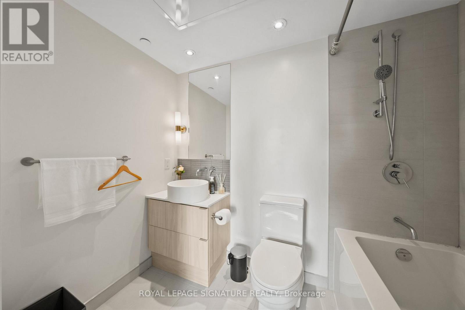 2711 - 161 Roehampton Avenue, Toronto, Ontario  M4P 0C8 - Photo 23 - C12465800