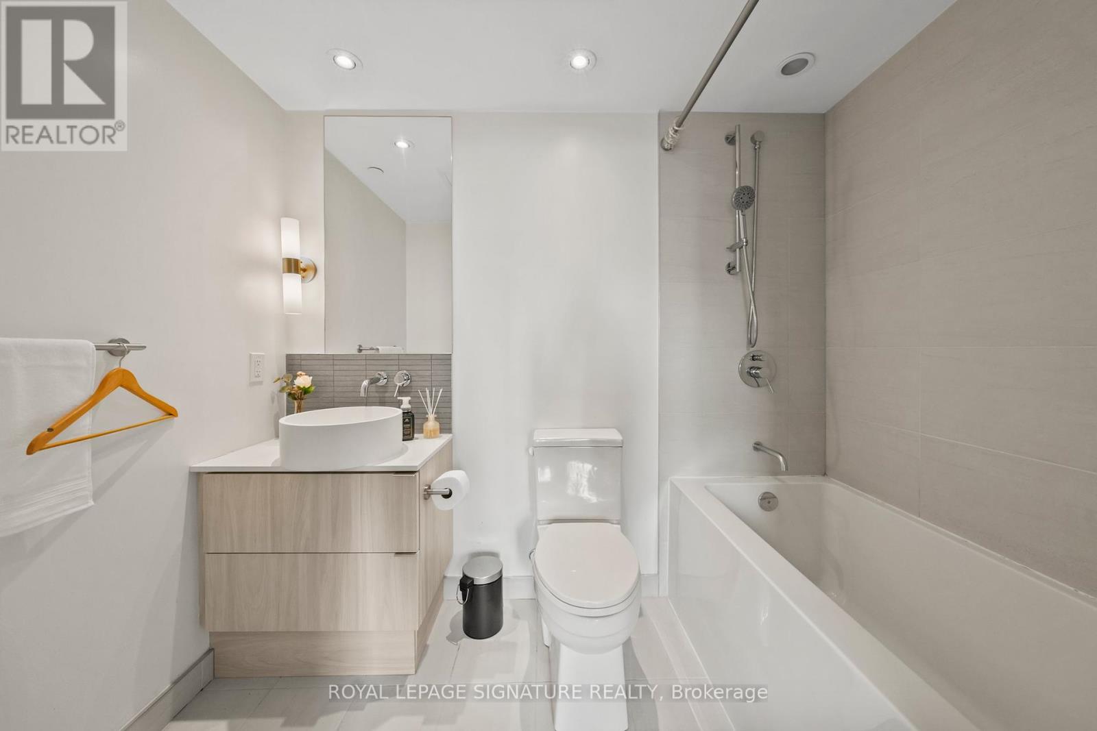2711 - 161 Roehampton Avenue, Toronto, Ontario  M4P 0C8 - Photo 24 - C12465800