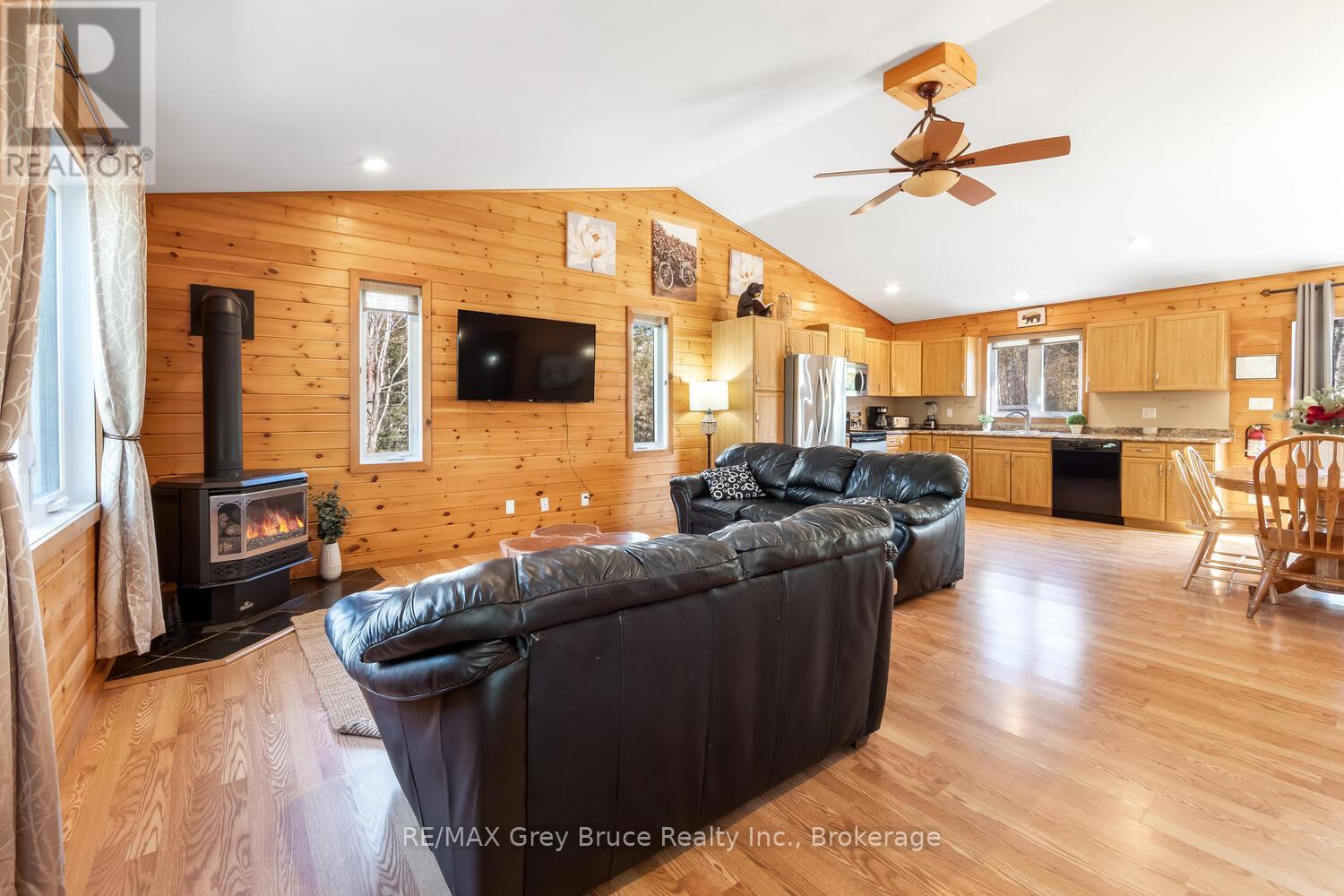 104 Maple Drive, Northern Bruce Peninsula, Ontario  N0H 1Z0 - Photo 14 - X12465894