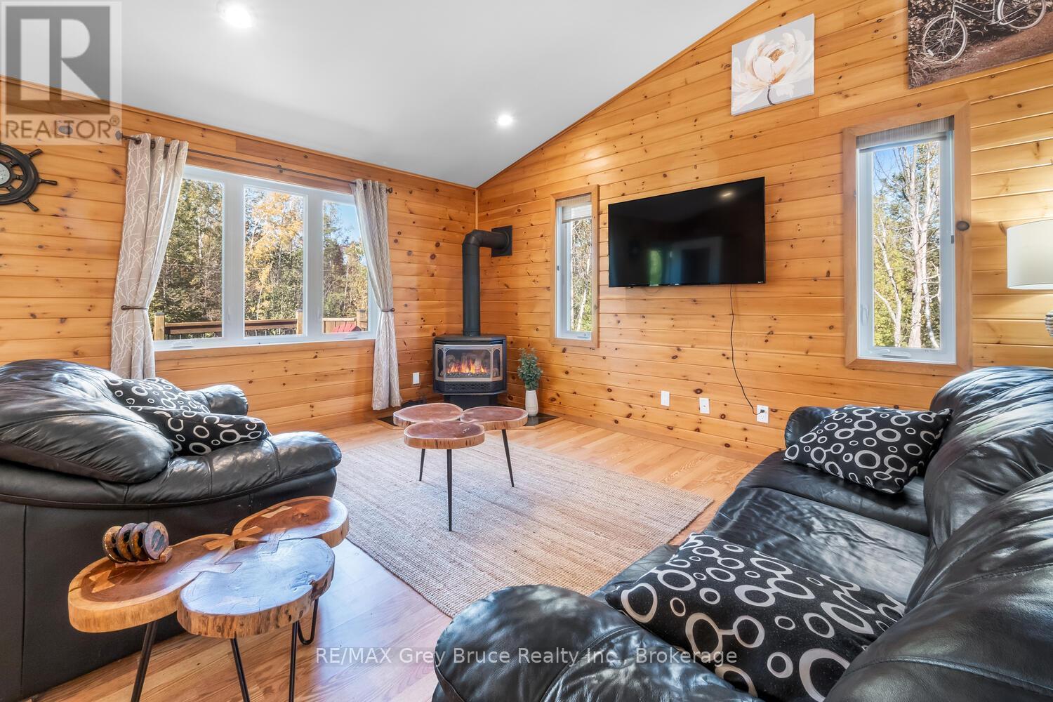 104 Maple Drive, Northern Bruce Peninsula, Ontario  N0H 1Z0 - Photo 15 - X12465894