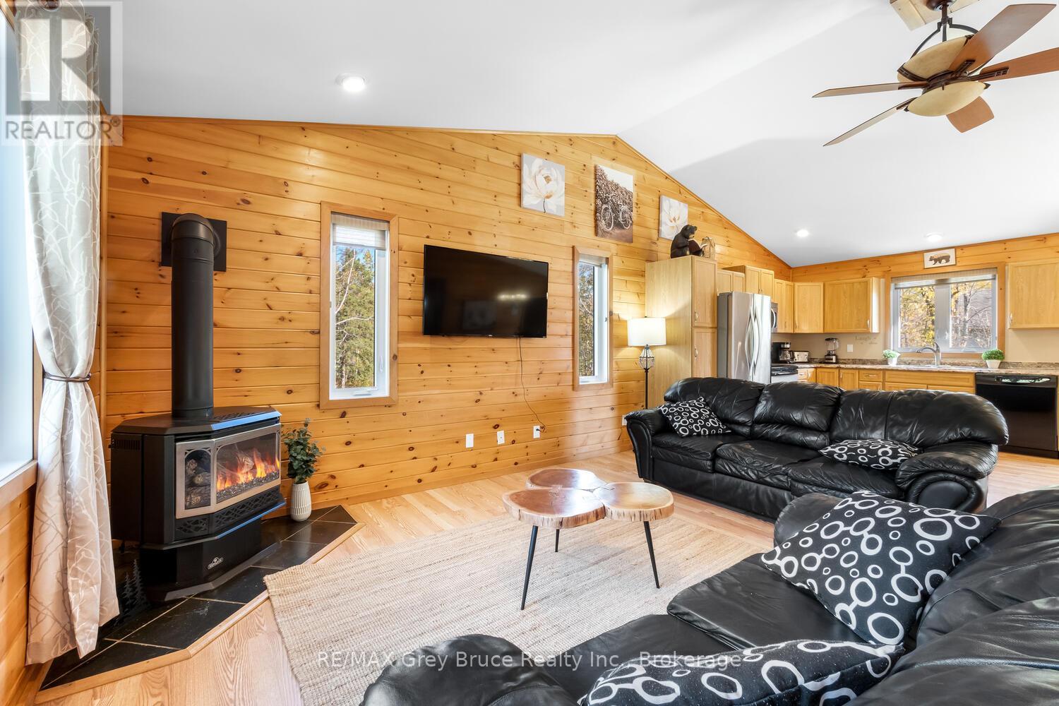 104 Maple Drive, Northern Bruce Peninsula, Ontario  N0H 1Z0 - Photo 3 - X12465894