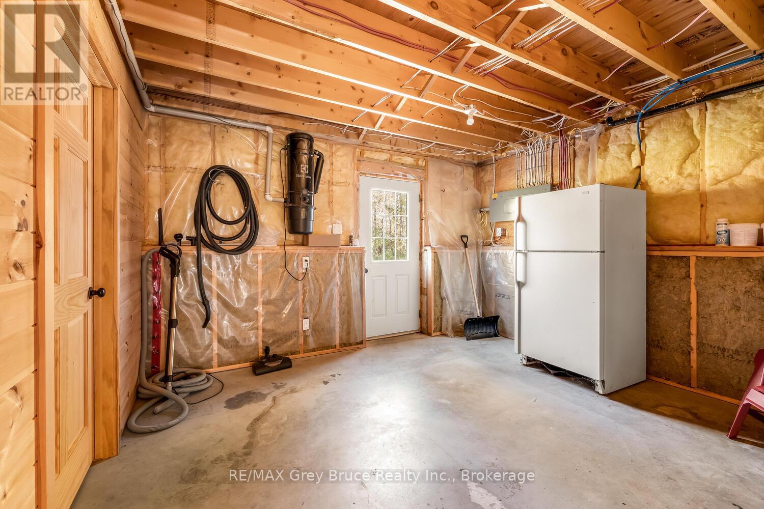 104 Maple Drive, Northern Bruce Peninsula, Ontario  N0H 1Z0 - Photo 32 - X12465894
