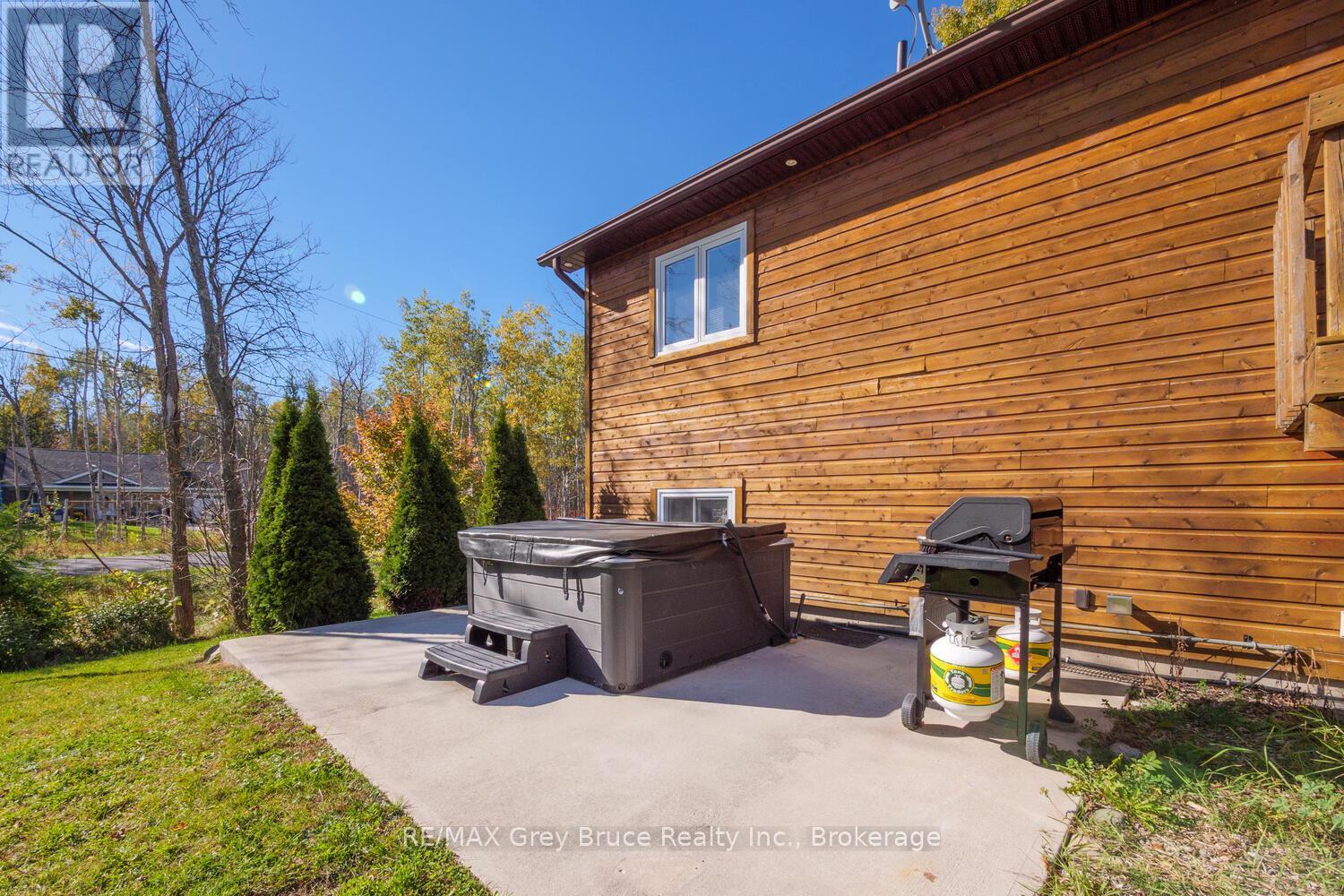 104 Maple Drive, Northern Bruce Peninsula, Ontario  N0H 1Z0 - Photo 34 - X12465894