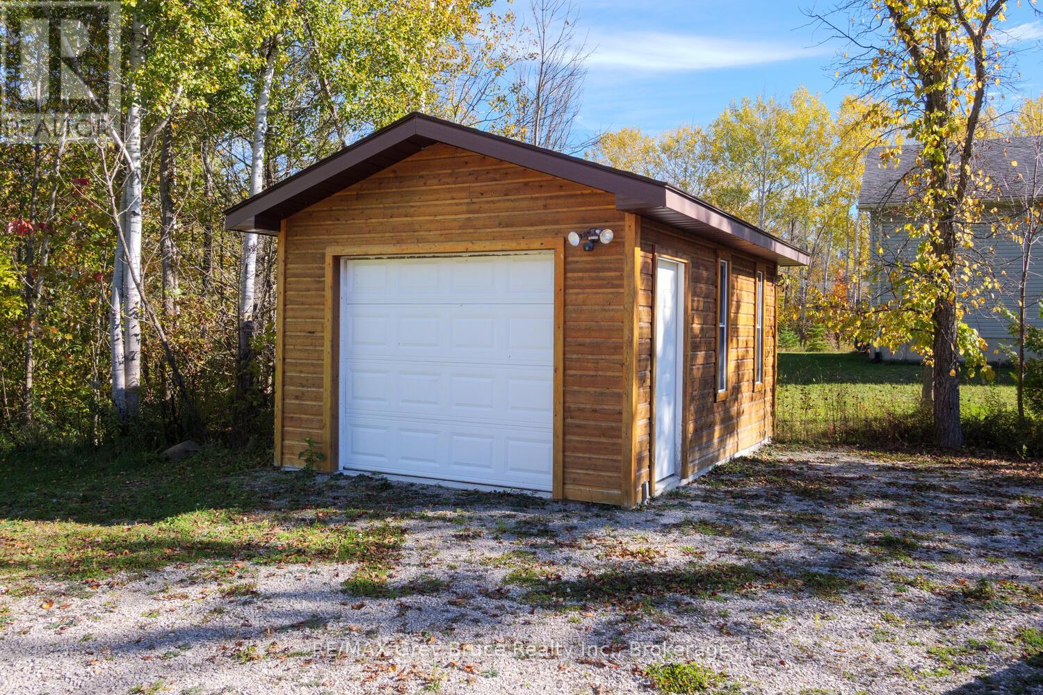 104 Maple Drive, Northern Bruce Peninsula, Ontario  N0H 1Z0 - Photo 42 - X12465894