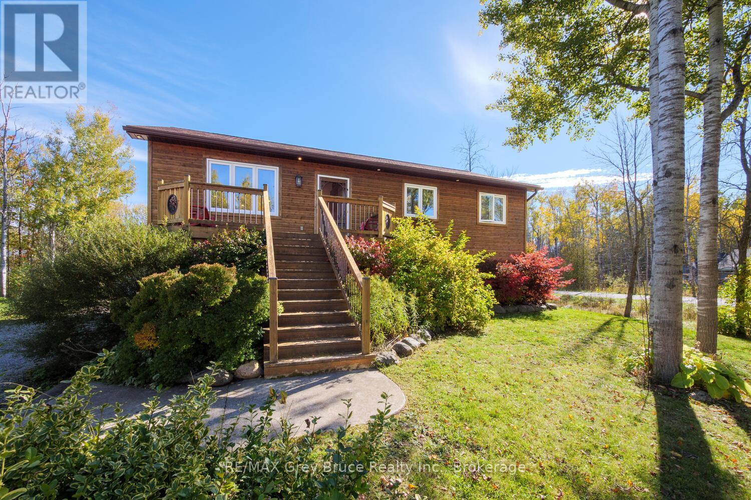 104 Maple Drive, Northern Bruce Peninsula, Ontario  N0H 1Z0 - Photo 5 - X12465894