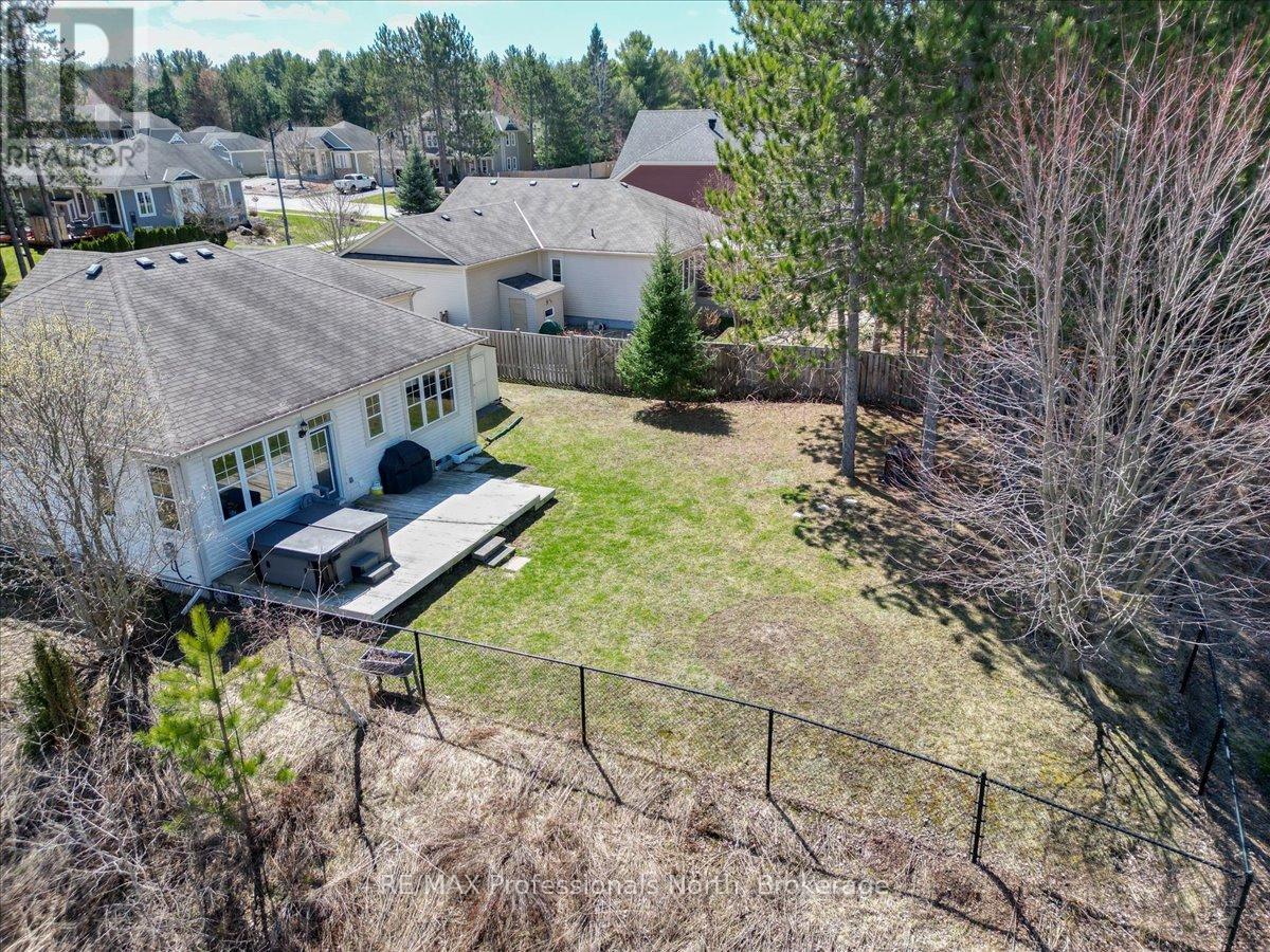 43 Clearbrook Trail, Bracebridge, Ontario  P1L 0A3 - Photo 38 - X12465929