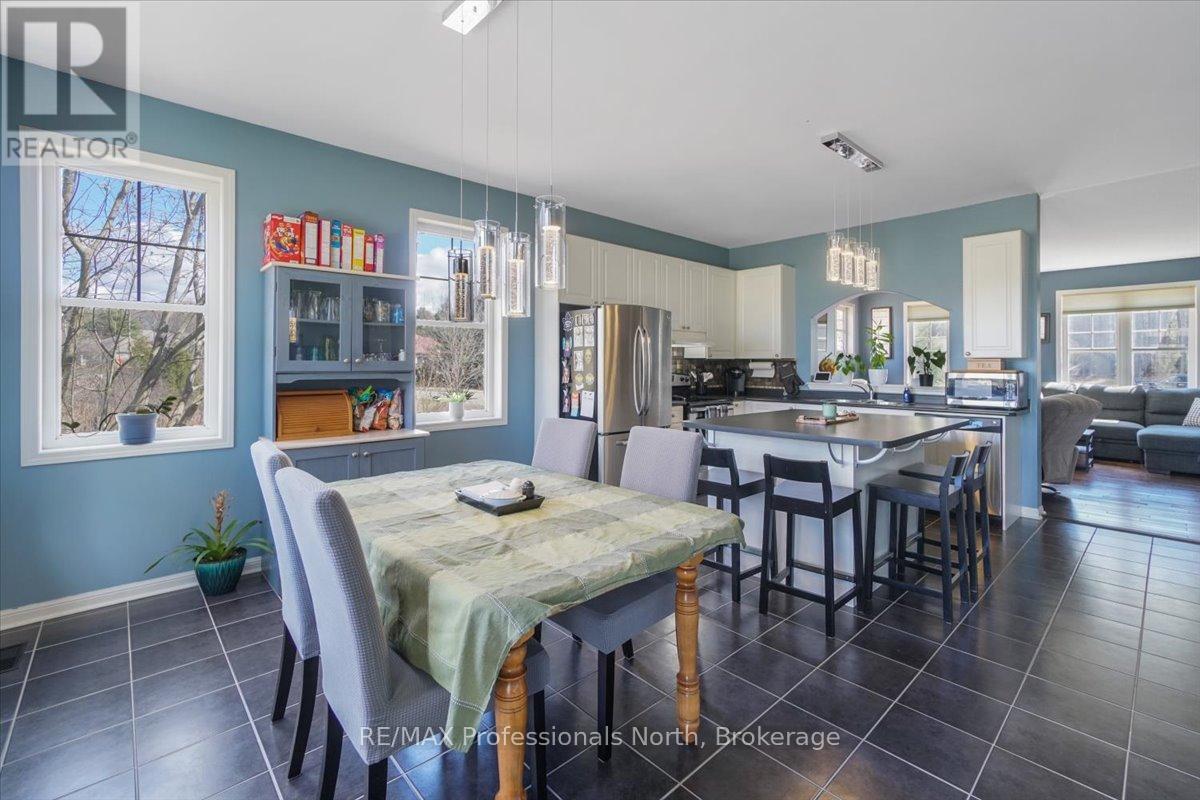 43 Clearbrook Trail, Bracebridge, Ontario  P1L 0A3 - Photo 4 - X12465929