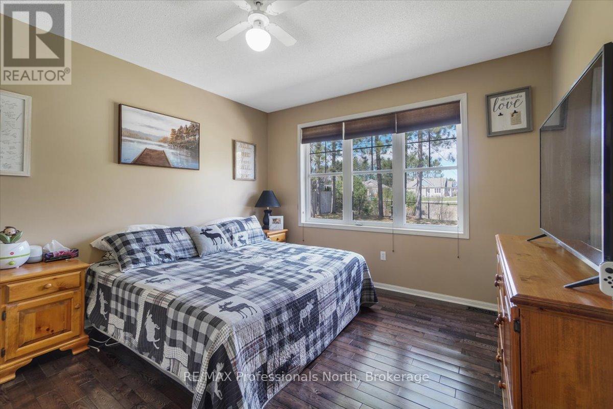 43 Clearbrook Trail, Bracebridge, Ontario  P1L 0A3 - Photo 5 - X12465929