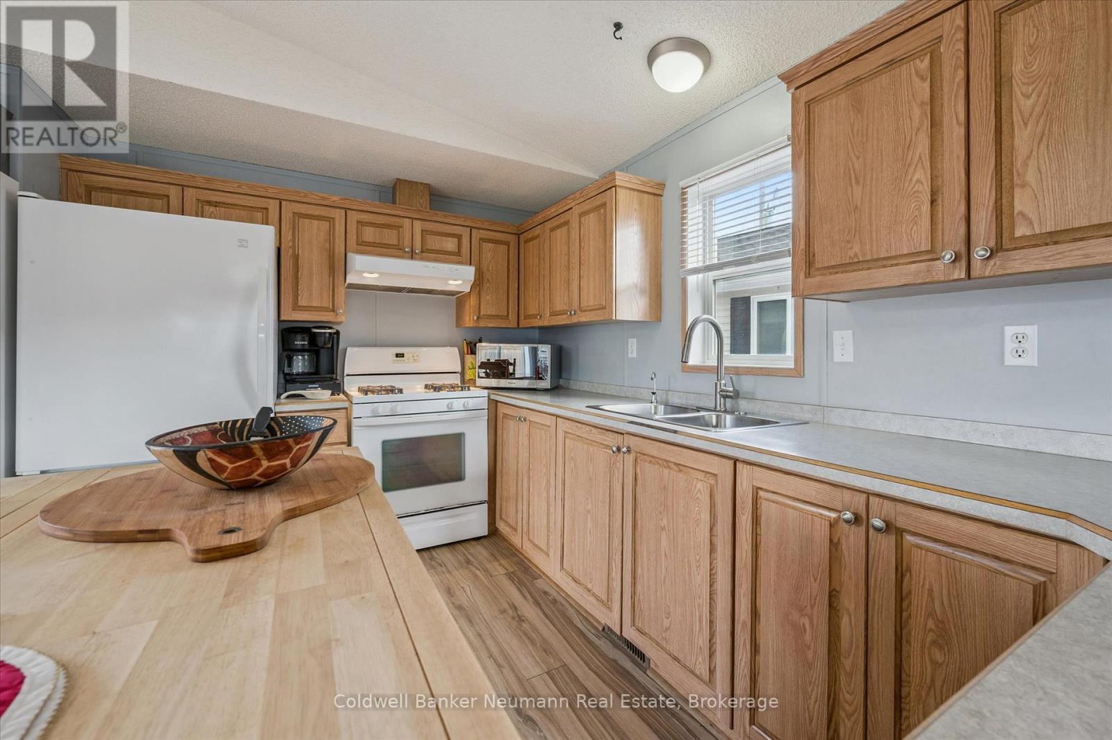5 Walnut Way, Puslinch, Ontario  N0B 2J0 - Photo 8 - X12465956