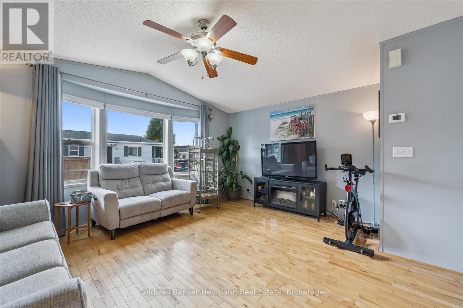 5 Walnut Way, Puslinch, Ontario  N0B 2J0 - Photo 9 - X12465956
