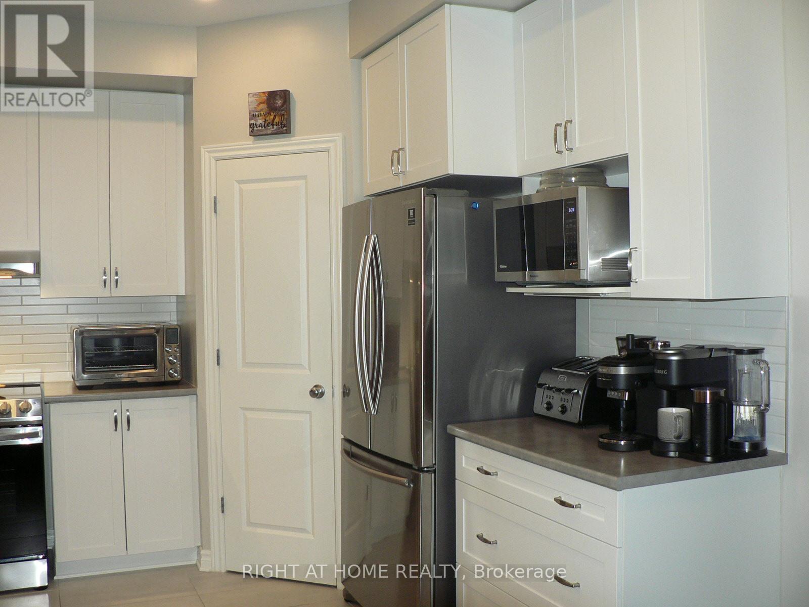 110 Hickstead Way, Ottawa, Ontario  K2S 0Z5 - Photo 11 - X12465863