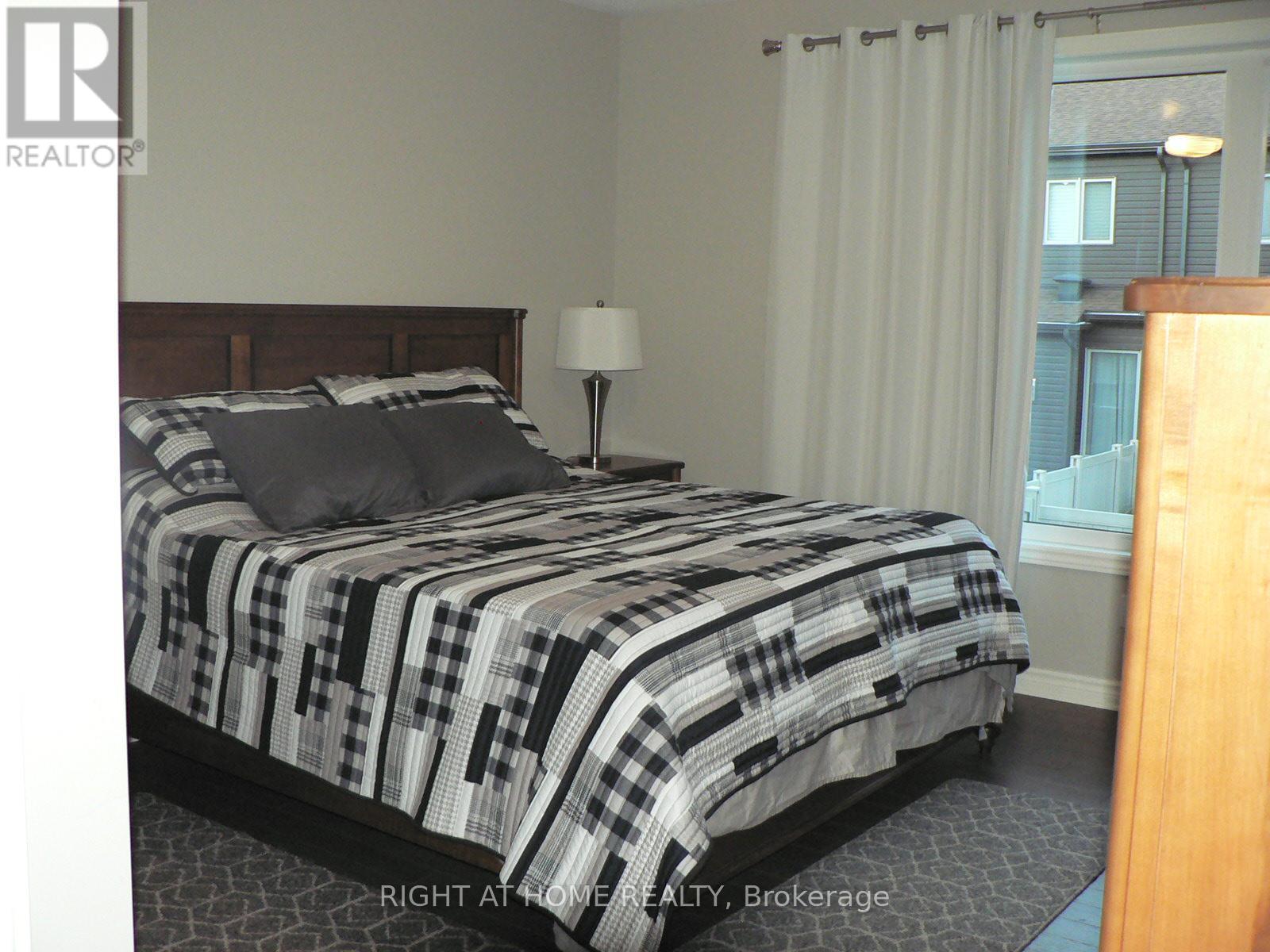 110 Hickstead Way, Ottawa, Ontario  K2S 0Z5 - Photo 12 - X12465863