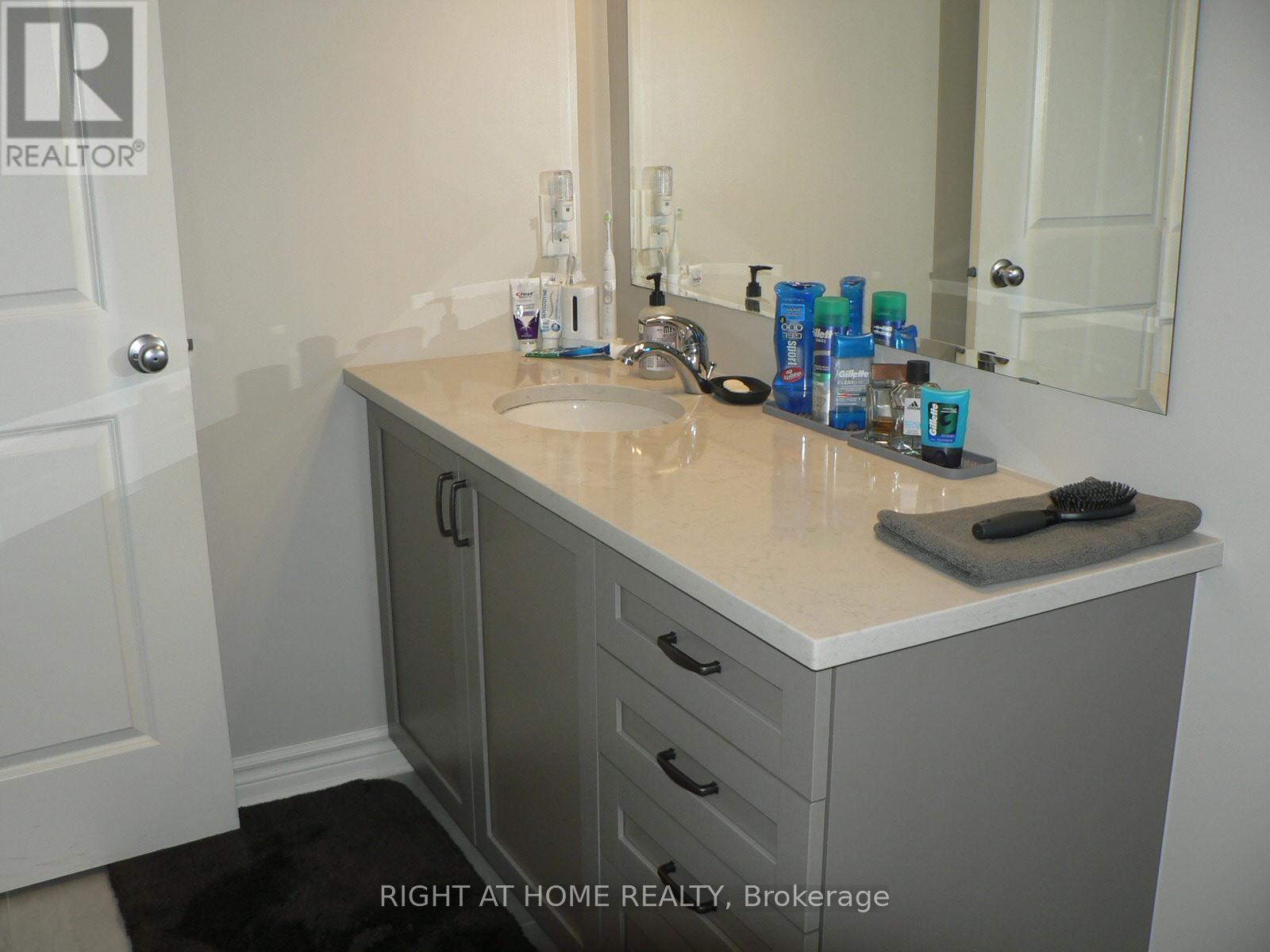 110 Hickstead Way, Ottawa, Ontario  K2S 0Z5 - Photo 13 - X12465863