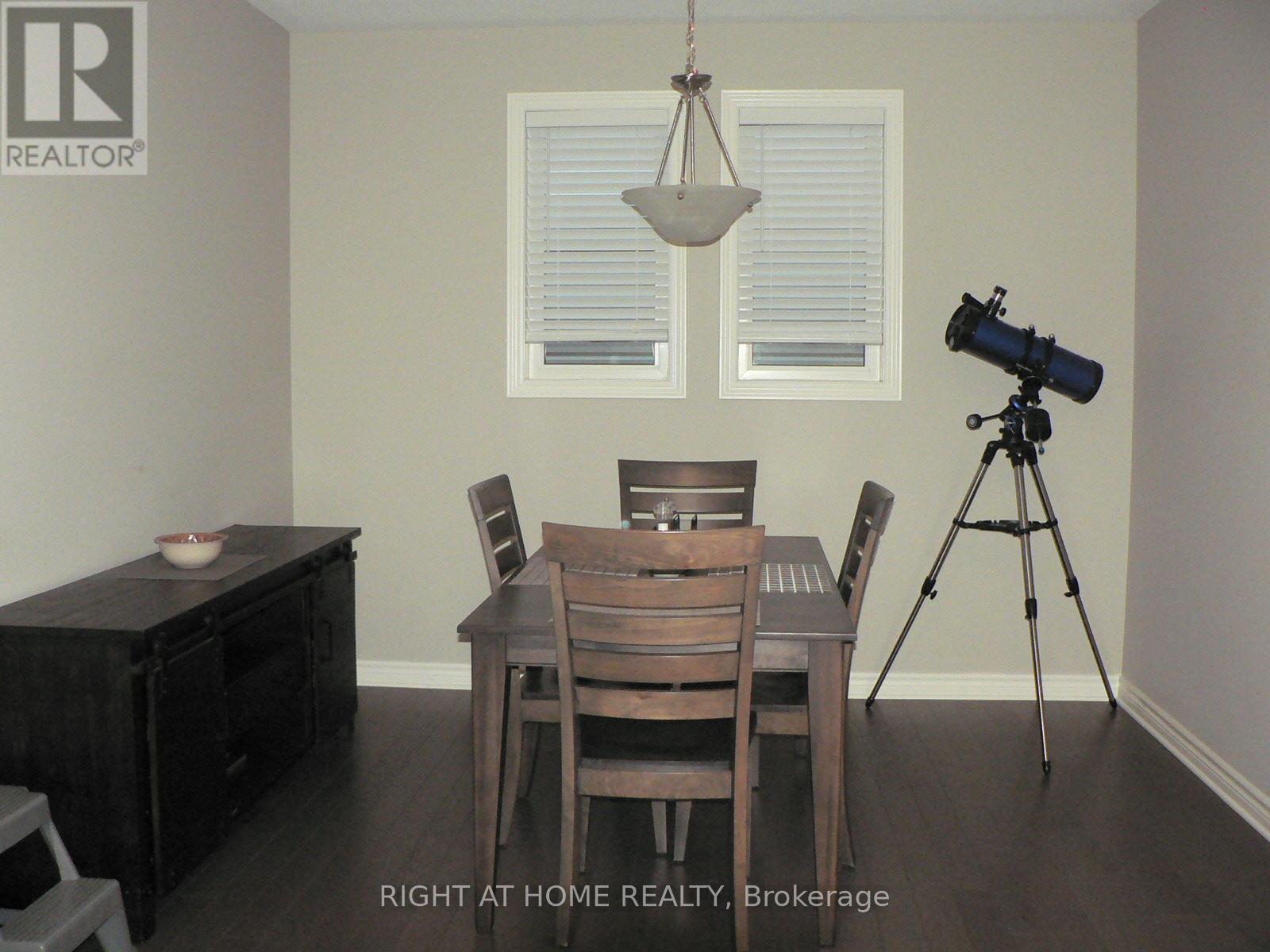 110 Hickstead Way, Ottawa, Ontario  K2S 0Z5 - Photo 5 - X12465863