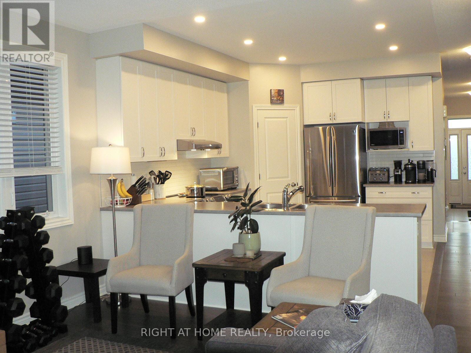 110 Hickstead Way, Ottawa, Ontario  K2S 0Z5 - Photo 9 - X12465863