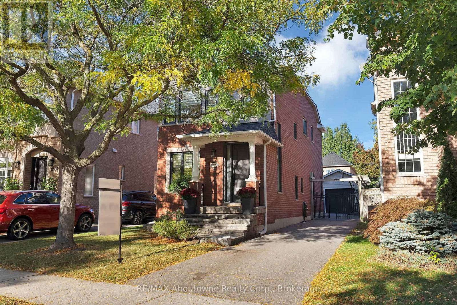 2599 Castle Hill Crescent, Oakville, Ontario  L6H 6J1 - Photo 1 - W12465871