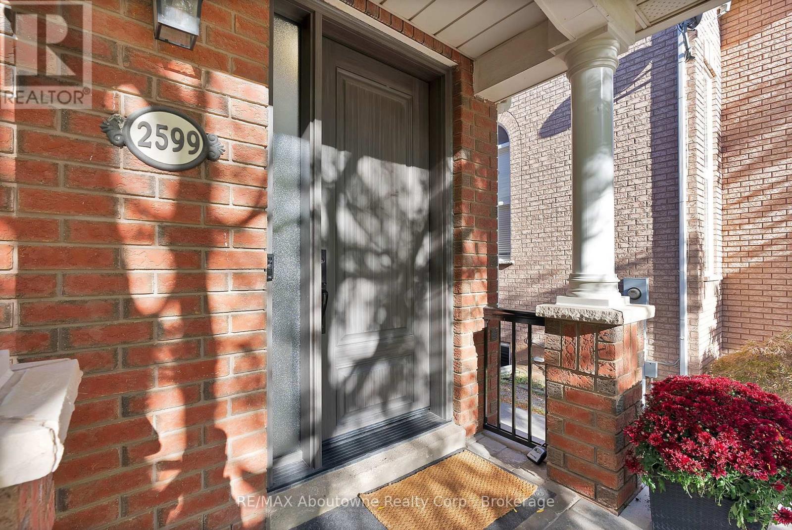 2599 Castle Hill Crescent, Oakville, Ontario  L6H 6J1 - Photo 2 - W12465871