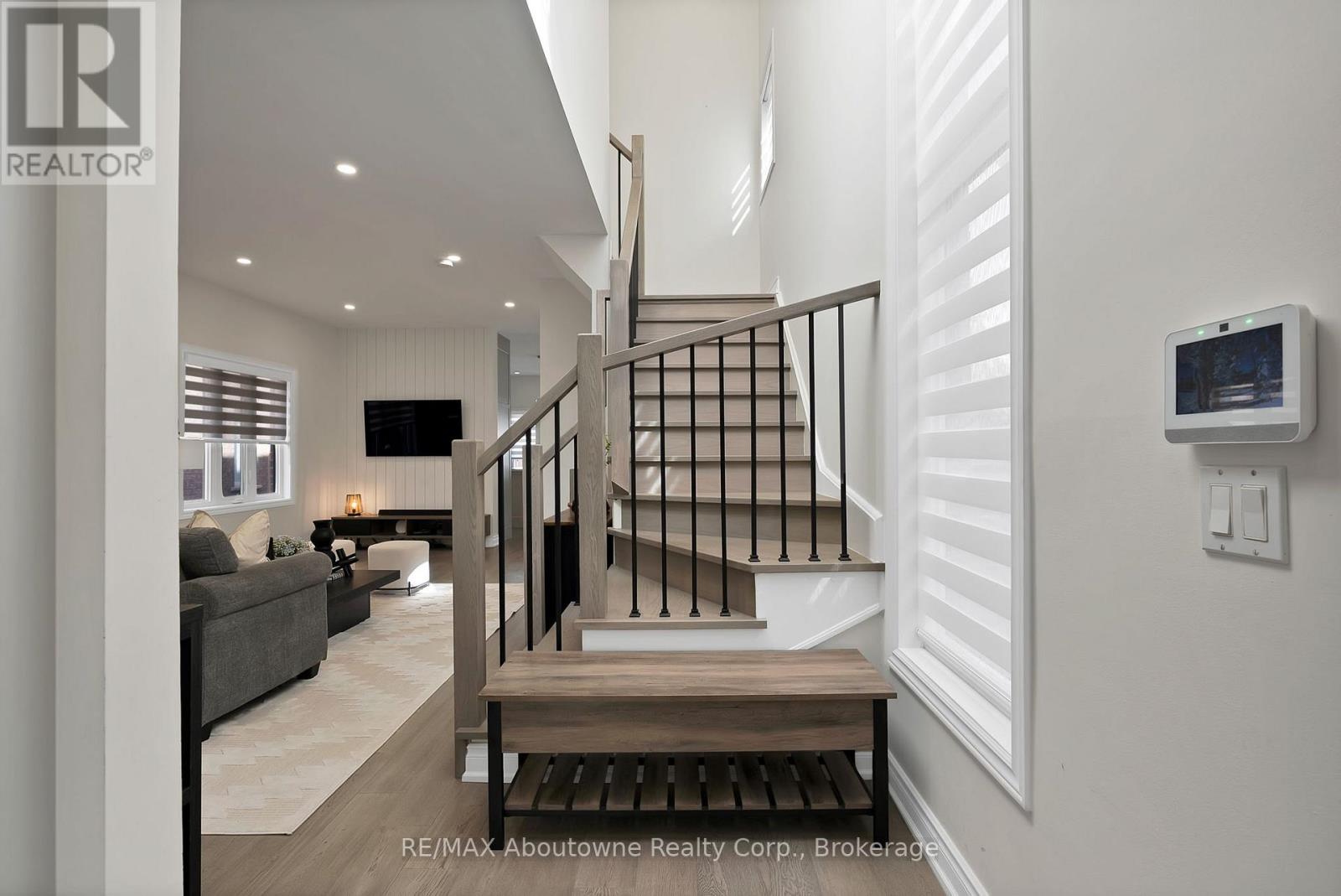 2599 Castle Hill Crescent, Oakville, Ontario  L6H 6J1 - Photo 4 - W12465871