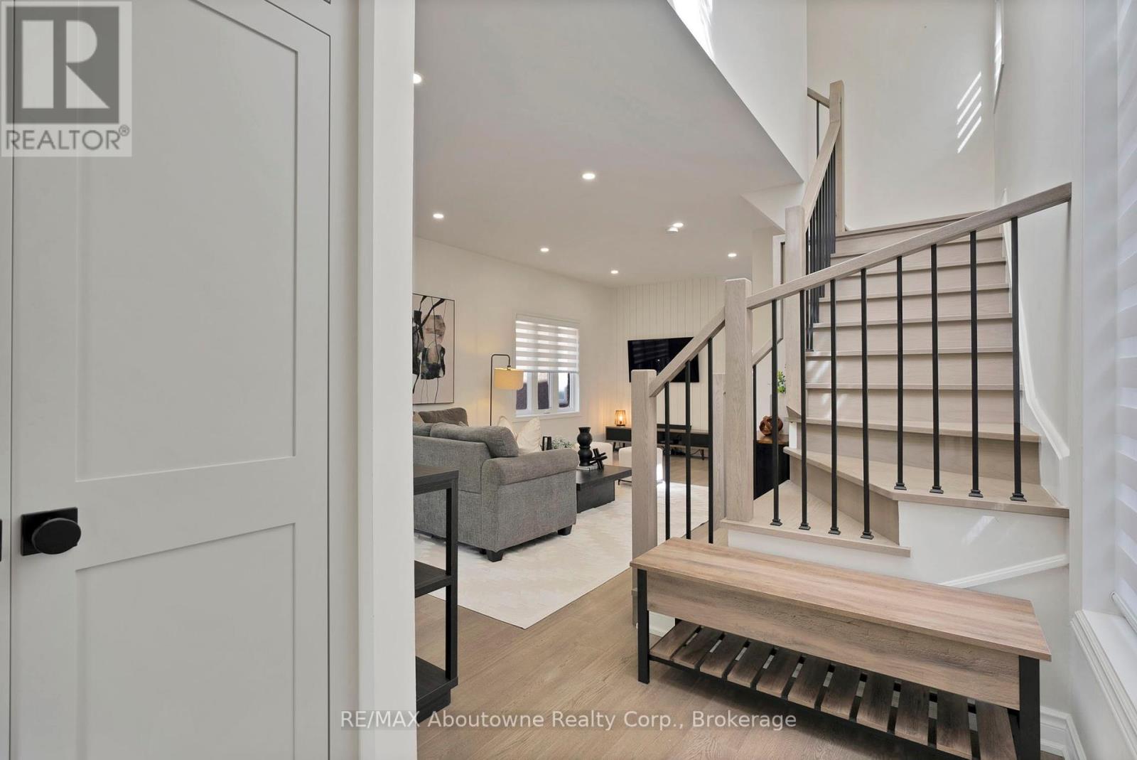 2599 Castle Hill Crescent, Oakville, Ontario  L6H 6J1 - Photo 5 - W12465871
