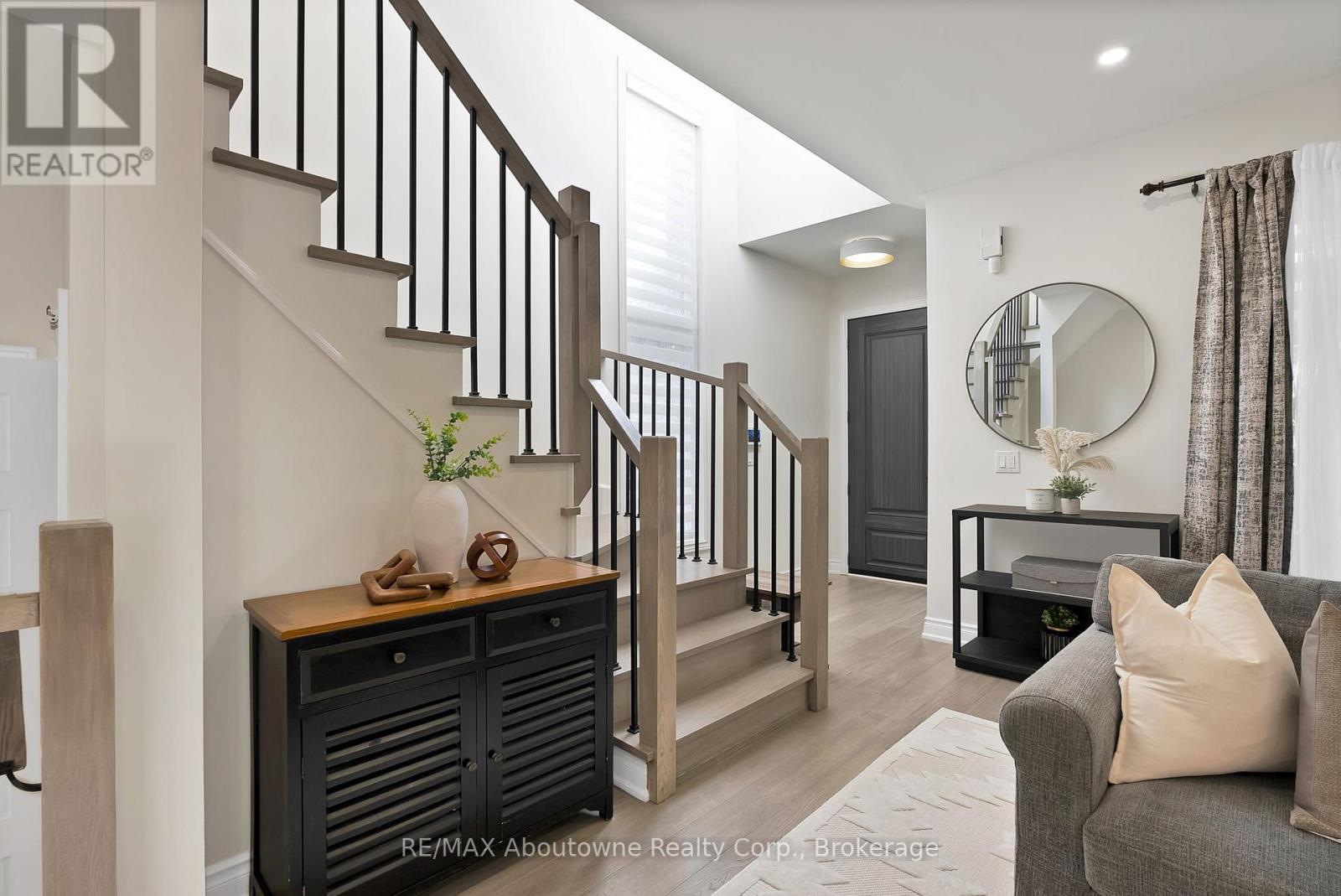 2599 Castle Hill Crescent, Oakville, Ontario  L6H 6J1 - Photo 6 - W12465871