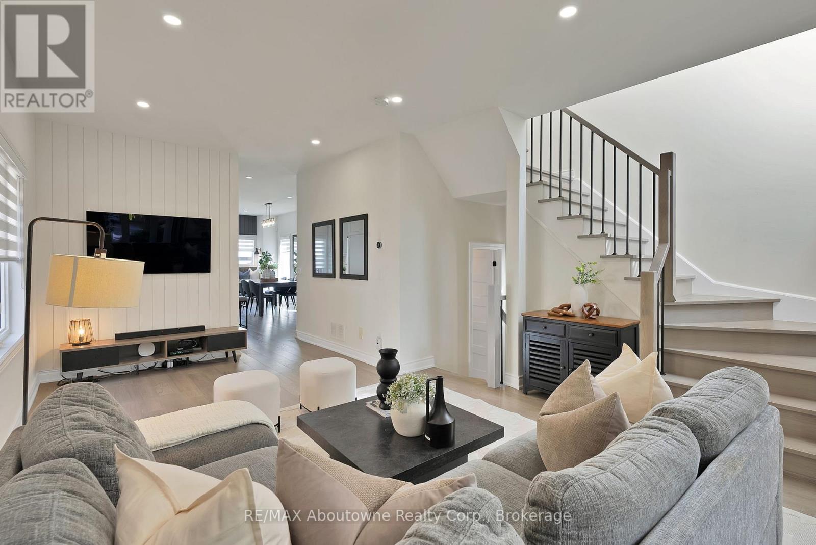 2599 Castle Hill Crescent, Oakville, Ontario  L6H 6J1 - Photo 7 - W12465871