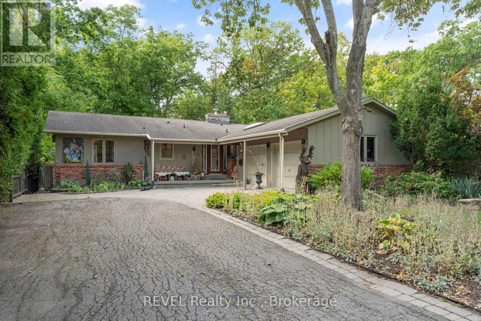 10 WOODINGTON CRESCENT, St. Catharines, Ontario