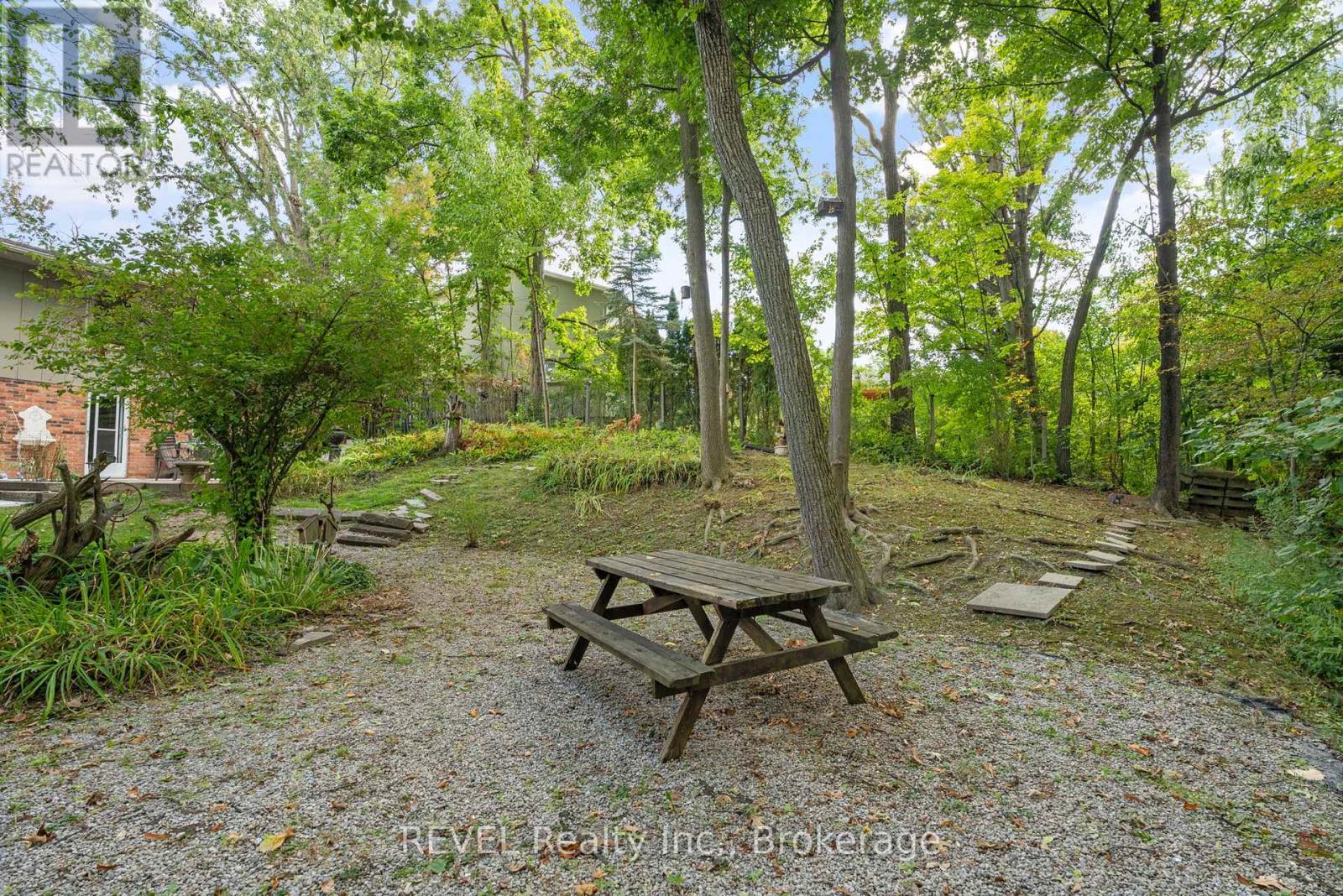 10 Woodington Crescent, St. Catharines, Ontario  L2T 3T7 - Photo 43 - X12465964