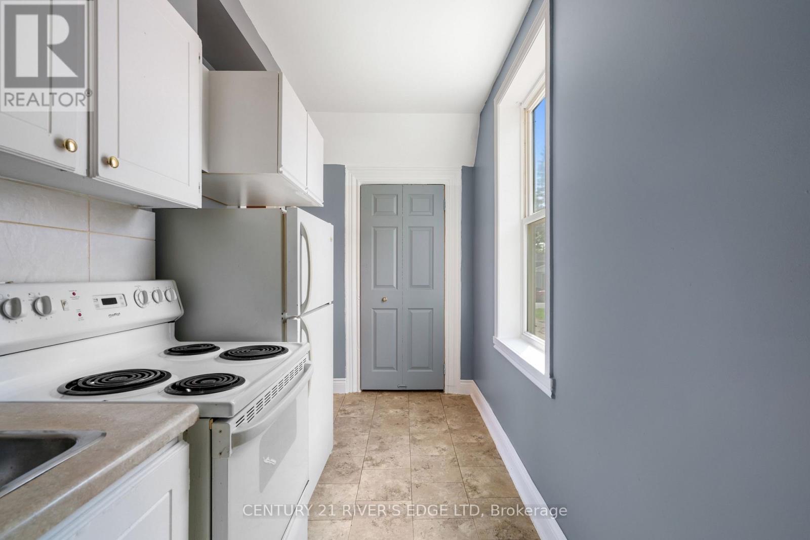 621 George Street W, Prescott, Ontario  K0E 1T0 - Photo 3 - X12465997
