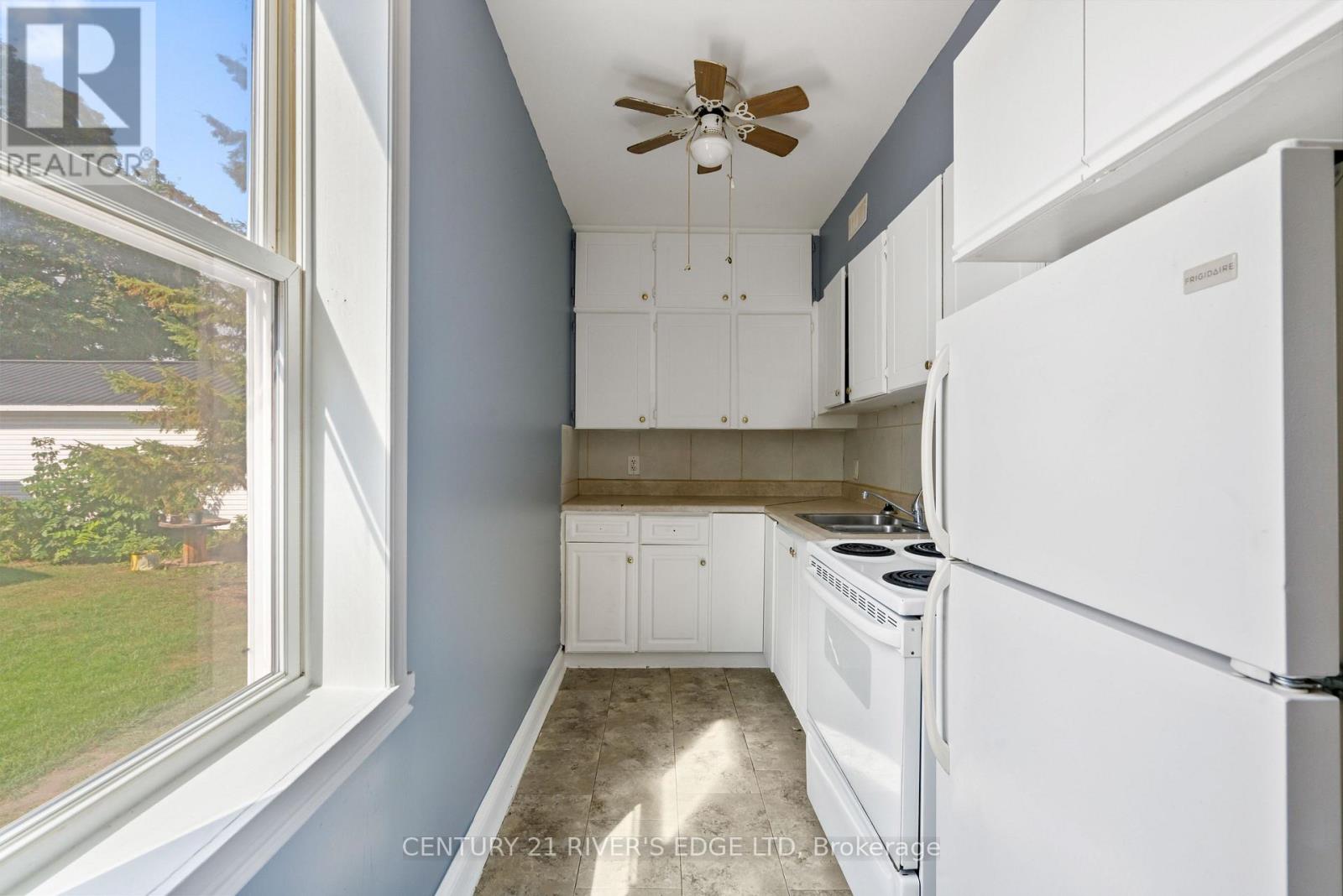 621 George Street W, Prescott, Ontario  K0E 1T0 - Photo 4 - X12465997