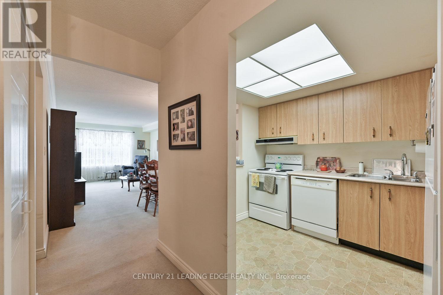 317 - 100 Anna Russell Way, Markham, Ontario  L3R 6C7 - Photo 8 - N12465791