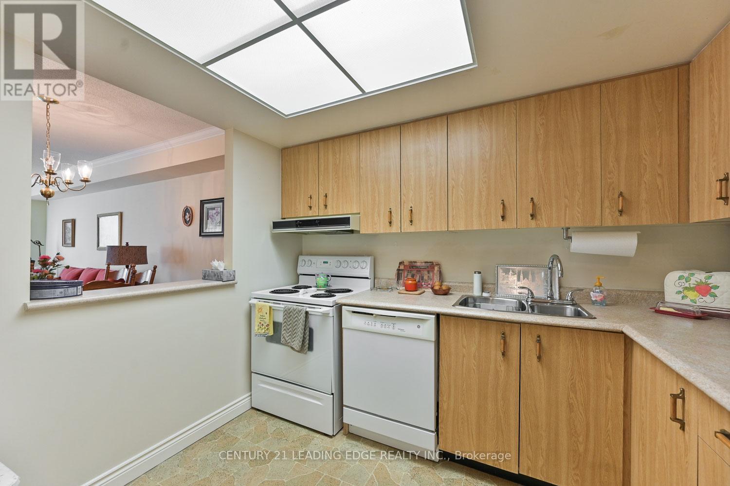 317 - 100 Anna Russell Way, Markham, Ontario  L3R 6C7 - Photo 9 - N12465791