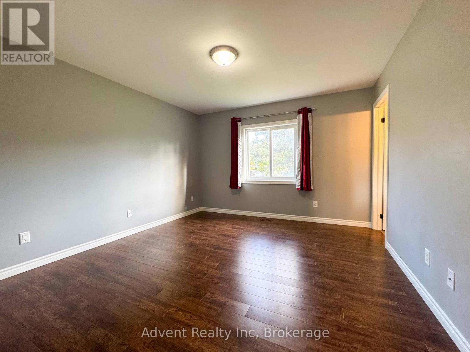 49 Brentwood Road, Essa (Angus), Ontario  L0M 1B2 - Photo 10 - N12465823