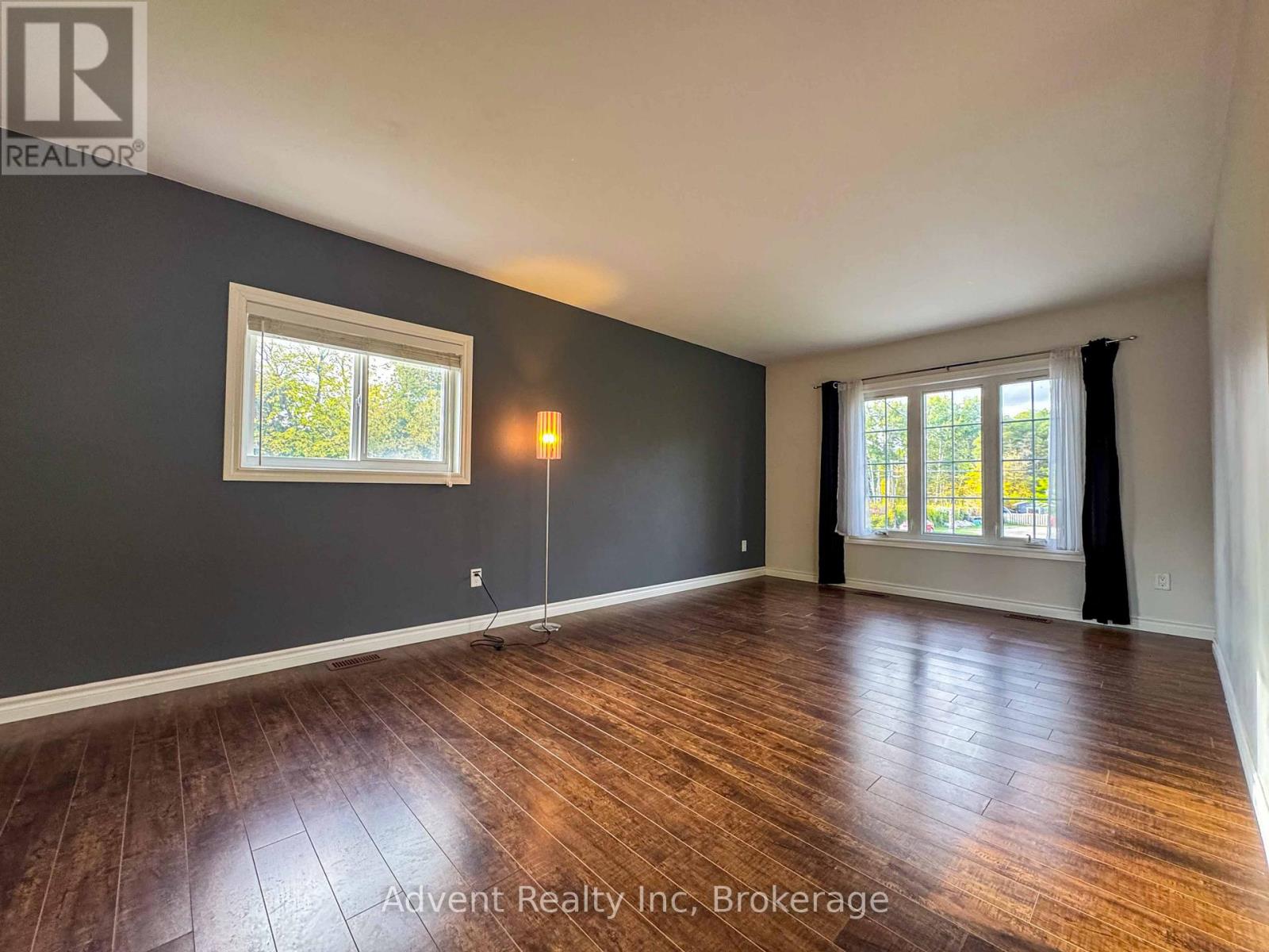 49 Brentwood Road, Essa (Angus), Ontario  L0M 1B2 - Photo 5 - N12465823