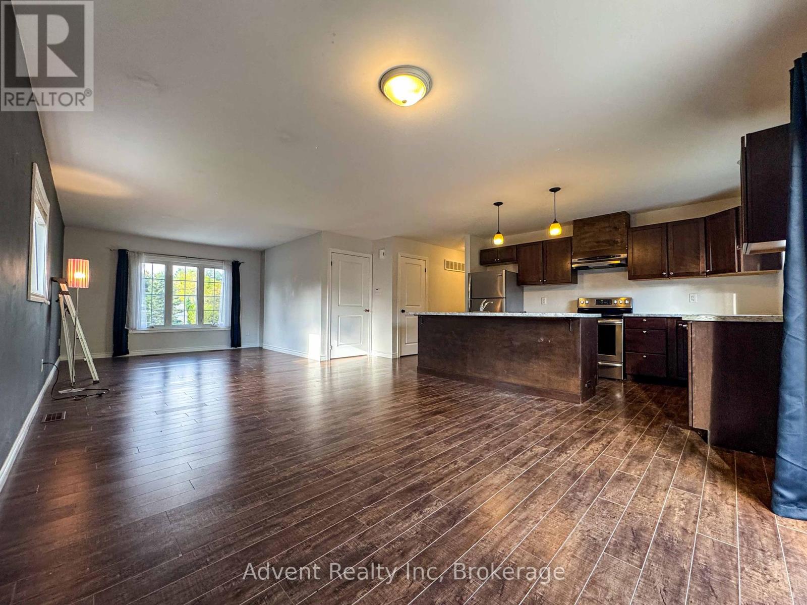 49 Brentwood Road, Essa (Angus), Ontario  L0M 1B2 - Photo 6 - N12465823