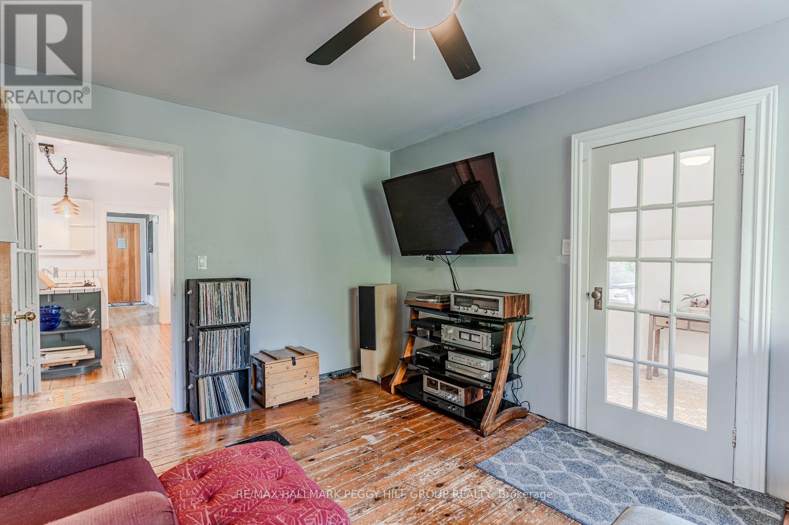 66 Richard Street, Tay, Ontario  L0K 2A0 - Photo 10 - S12465840