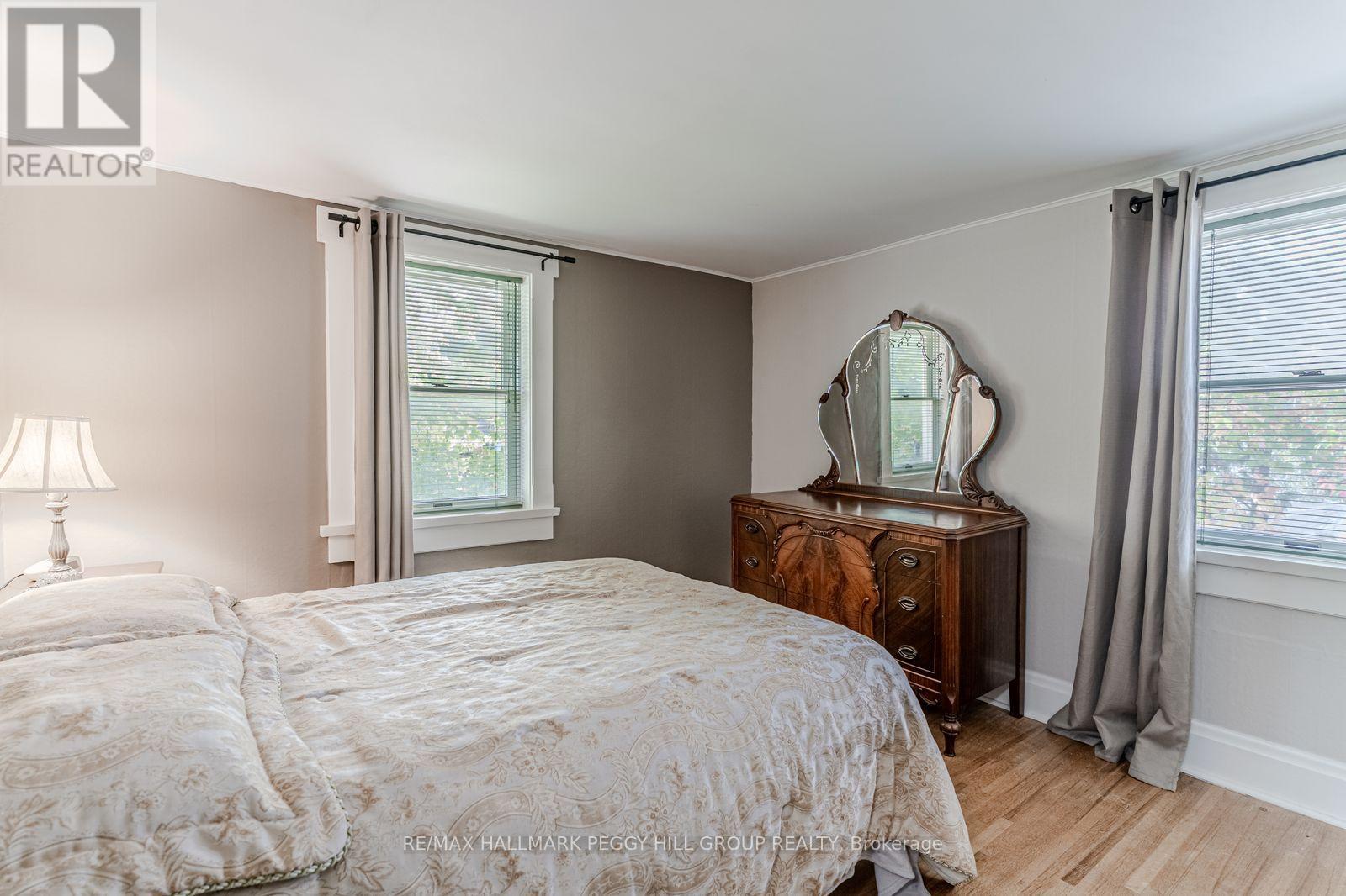 66 Richard Street, Tay, Ontario  L0K 2A0 - Photo 13 - S12465840