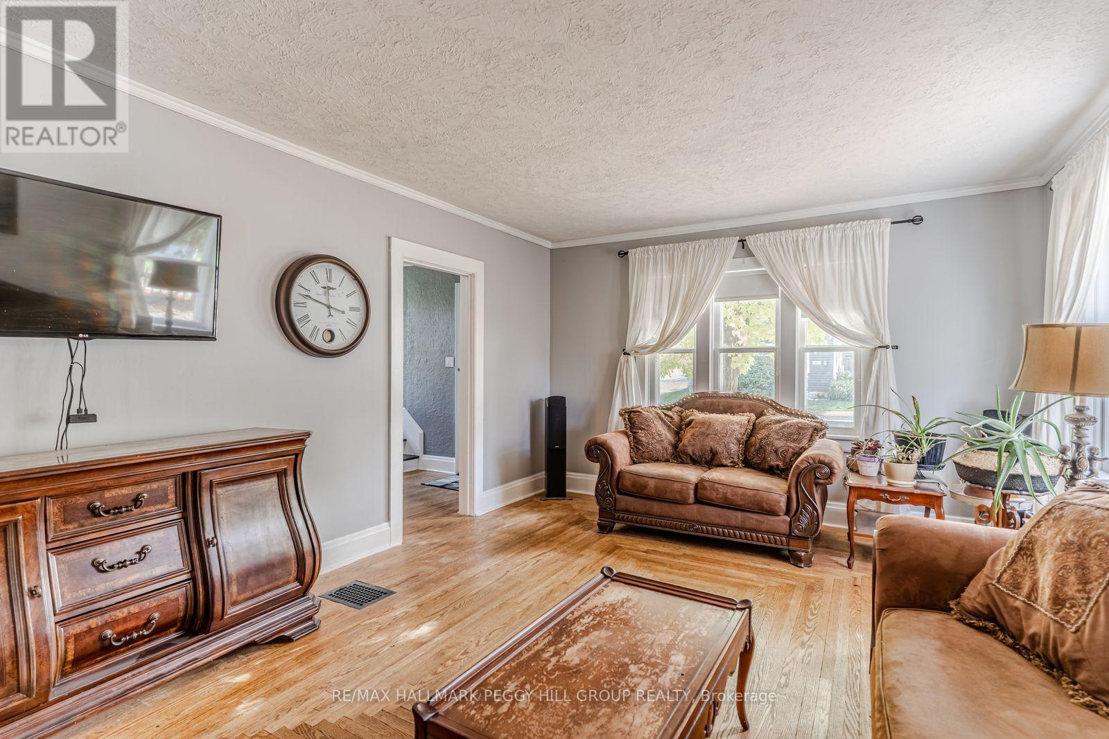 66 Richard Street, Tay, Ontario  L0K 2A0 - Photo 5 - S12465840